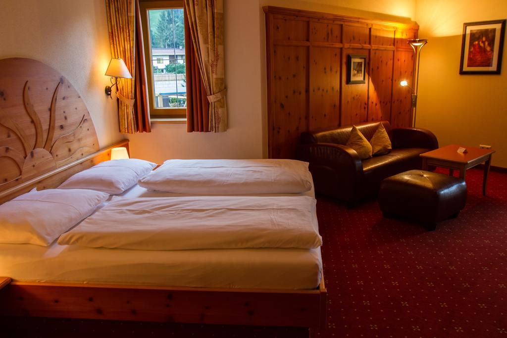 Familien Hotel Mozart Ried im Oberinntal Quarto foto